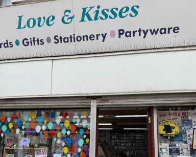 Love & Kisses logo